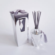 Load image into Gallery viewer, 170ml Pearlescent Clear Diamond Reed Diffuser
